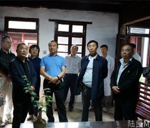 市人大常委会检查组对陆良县贯彻实施《云南省非物质文化遗产保护条例》情况进行执法检查