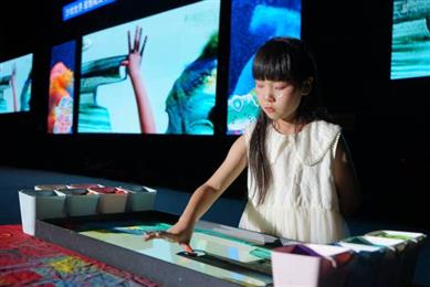陆良：相约沙画大赛 展现彩沙神韵