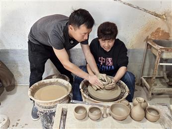 跟党奋进新征程 巾帼建工新时代 “三八”国际妇女节“传承非遗土陶，展示女性魅力”活动